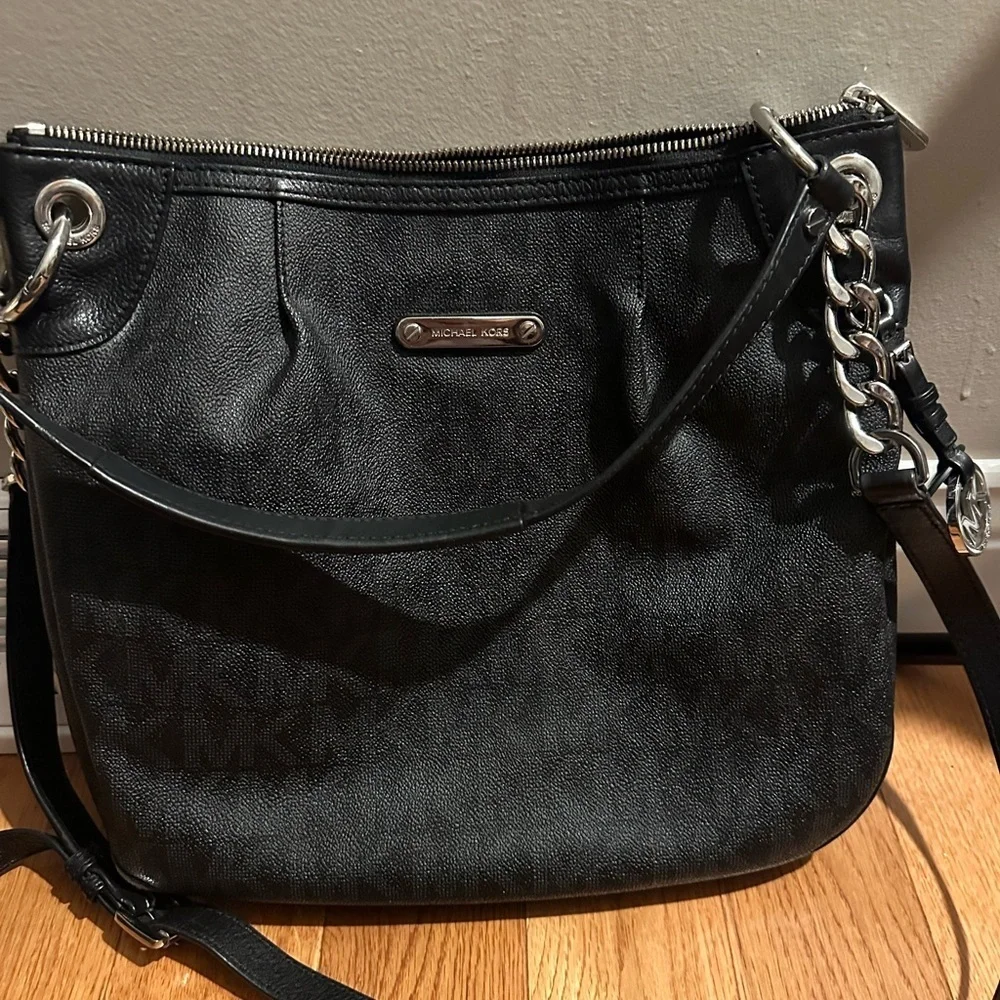 Michael Kors Elegant Black Shoulder Bag